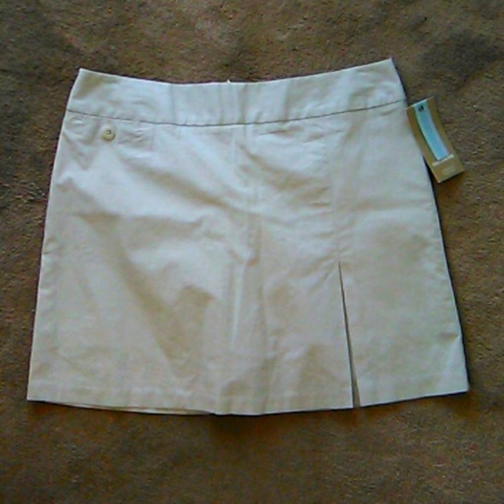 NWT Dockers Skort 